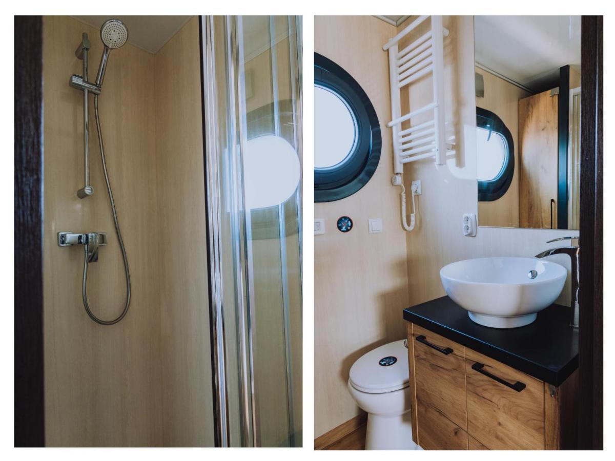 Tiny Houseboat De Woudaap - I Hotell Uitgeest Eksteriør bilde